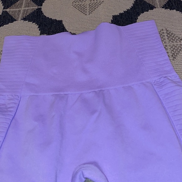 Purple  athletic leggings - Picture 4 of 5